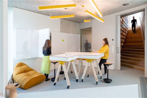 Why Should We Design Spaces with Furniture on Wheels? | ArchDaily