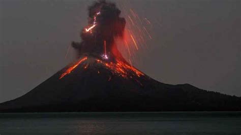 Gunung Krakatau Meletus – newstempo