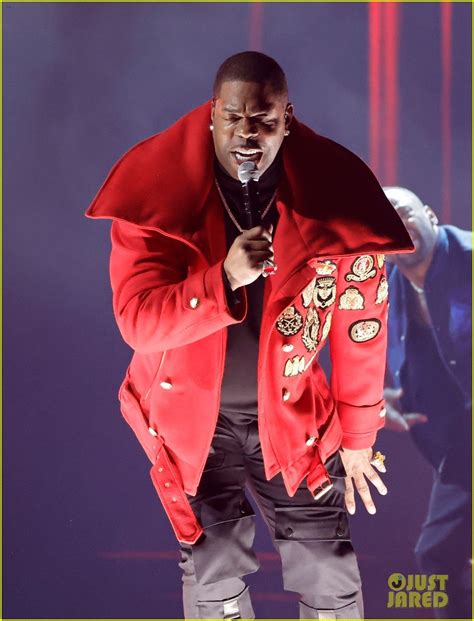 Busta Rhymes Wows With 'Look at Me Now' Rap at Grammys 2023 - Read ...