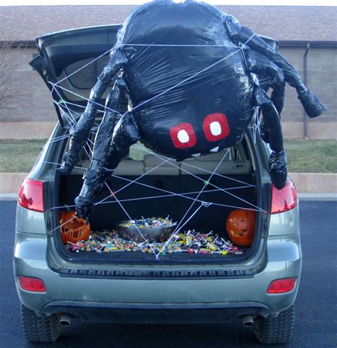 15+ Amazing And Scary Car Trunk Halloween Decoration Ideas — WEBNERA ...