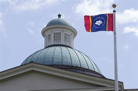 Mississippi approves flag with magnolia, ‘In God We Trust’ | LaptrinhX