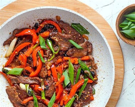 Hunan Beef {Easy Beef Stir Fry} - Foodie and Wine