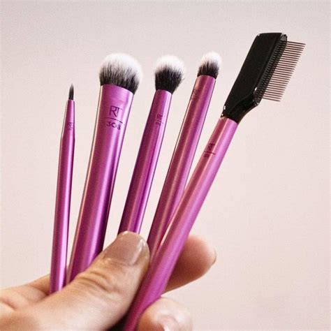 Real Techniques Enhanced Eye Makeup Brush Set at best price in Pakistan ...