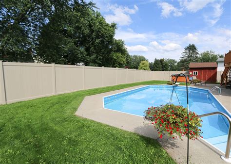 Pool Fence Designs, Pictures, & Regulations Explained | FFR Blog