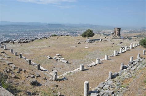 Pergamon Acropolis: Upper Acropolis (Turkey) - Nomadic Niko