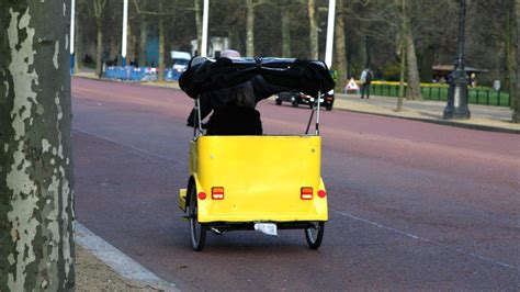 London pedicab driver charged £180 for three-minute trip - BBC News