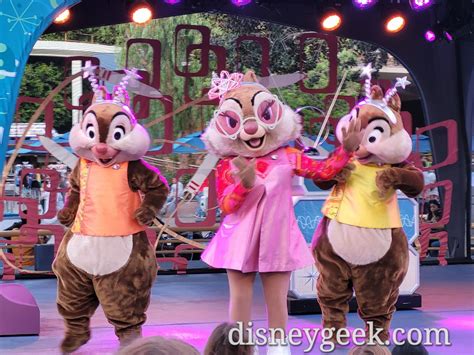 Pin by tt tha phillien on disneyland mascots in 2022 | Chip and dale ...