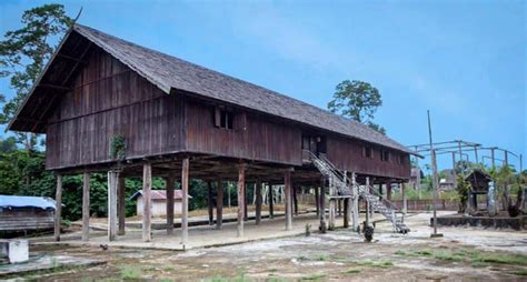 5 Rumah Adat Kalimantan Barat dari Suku Dayak dan Melayu