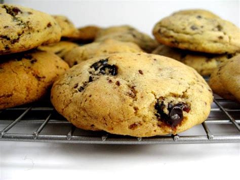 Dark Chocolate Chunk and Dried Cherry Cookies | Mybestdaysever.com