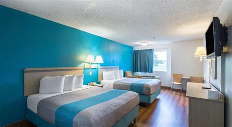 Motel 6-Lawrence, KS, Lawrence (KS) | Best Price Guarantee - Mobile ...