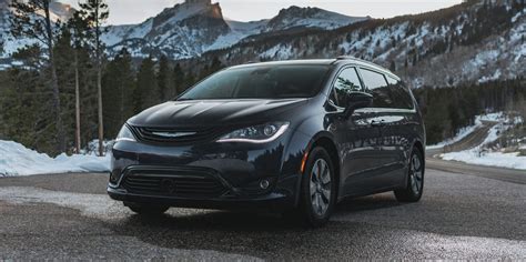 2020 Chrysler Pacifica Will Get AWD, Too