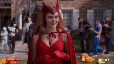 19200x1080 Elizabeth Olsen Red Dress Halloween in WandaVision ...