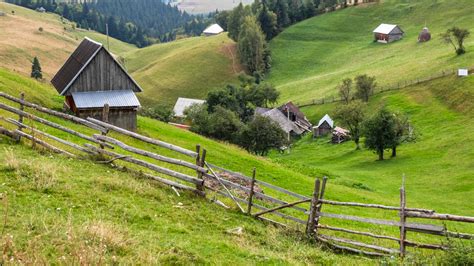 A tour of the most beautiful Romanian villages - RomaniaTourStore