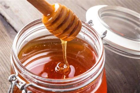 Raw Honey: 18+ Ways to Use it and Why You Should