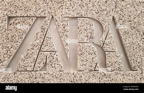 New logo for a fashion brand in a shopping center. Zara store. Spanish ...