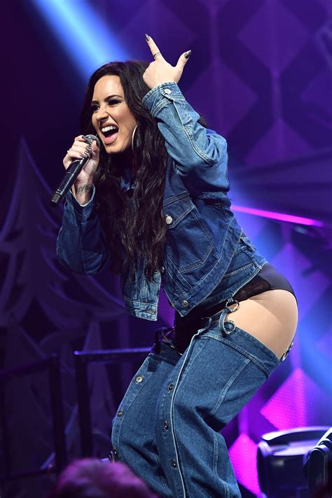 Demi Lovato Performs live at Y100 Jingle Ball in Sunrise • CelebMafia