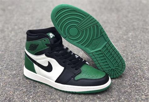 Air Jordan 1 Retro High OG "Pine Green" Closer Look - JustFreshKicks