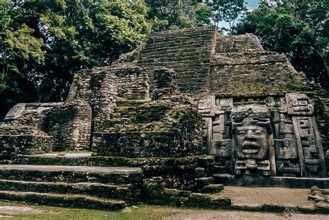 Lamanai in Belize • Why You Should Spend a Day at These Mayan Ruins ...