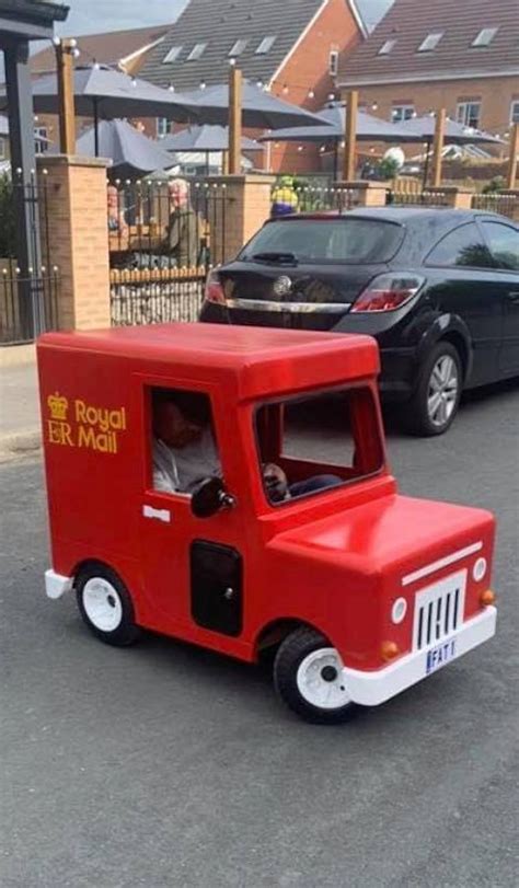 Hilarious video shows "Postman Pat" driving along streets in tiny van ...