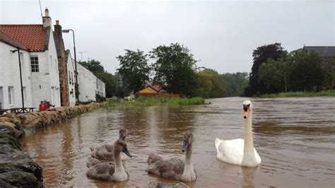 Flooding hits parts of Scotland - BBC News