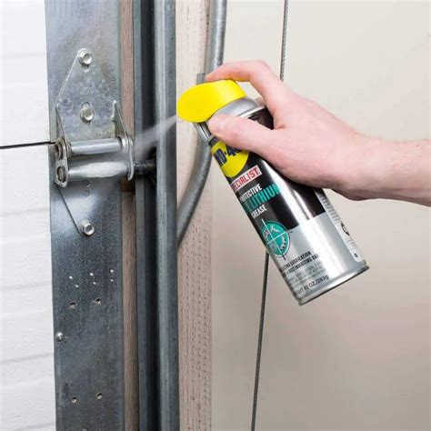 8 Best Garage Door Lubricant reviewed: Top tips & products