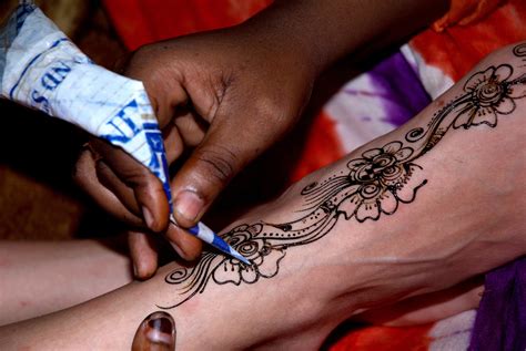 Beware: Temporary Henna Tattoos Can Become Permanent | iHeartRadio