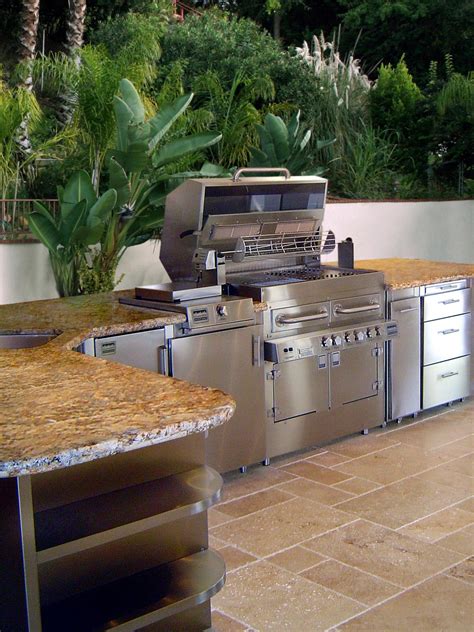 Outdoor Kitchens: 10 Tips for Better Design | HGTV