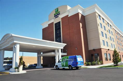 HOLIDAY INN EXPRESS HOTEL & SUITES NORFOLK INTERNATIONAL AIRPORT $80 ...