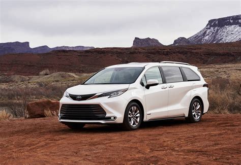 2021 Toyota Sienna Powers Families With New Hybrid Drivetrain | Cars.com