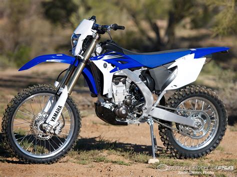 Yamaha Enduro - Moto.ZombDrive.COM