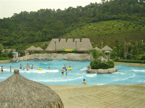 Artificial sandy beach Water Park Wave Pool , Durable Air Blowing Surf ...