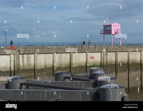 Cardiff Bay barrage Stock Photo - Alamy