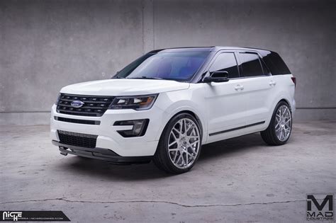 Black Top Ford Explorer with Niche Alpine-D Custom Wheels