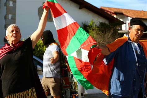 The Basque Flag - Facts, History & More - Discover Donosti