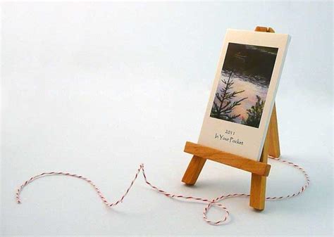 2011 Art Desk Calendar with Wooden Easel | Gadgetsin