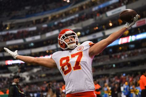 Travis Kelce remains top fantasy tight end for 2022