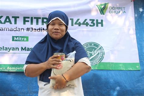 Dompet Dhuafa Distribusikan Zakat Fitrah Kepada Masyarakat Kronjo di ...