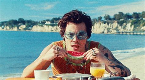 Harry Styles Eating GIF - HarryStyles Eating Watermelon - Discover ...