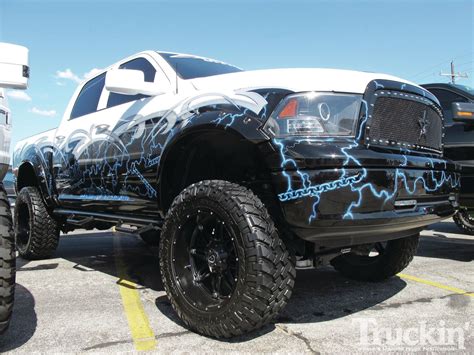 Pin on Awesome trucks n paint jobs