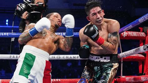 Gervonta Davis detonates an uppercut that KO's Leo Santa Cruz