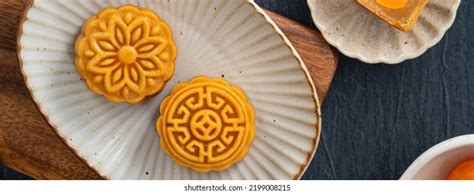 952 Lotus Seed Paste Moon Cake Images, Stock Photos & Vectors ...