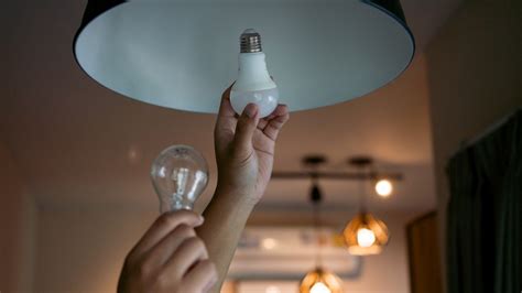 How do energy saving light bulbs work? | Live Science