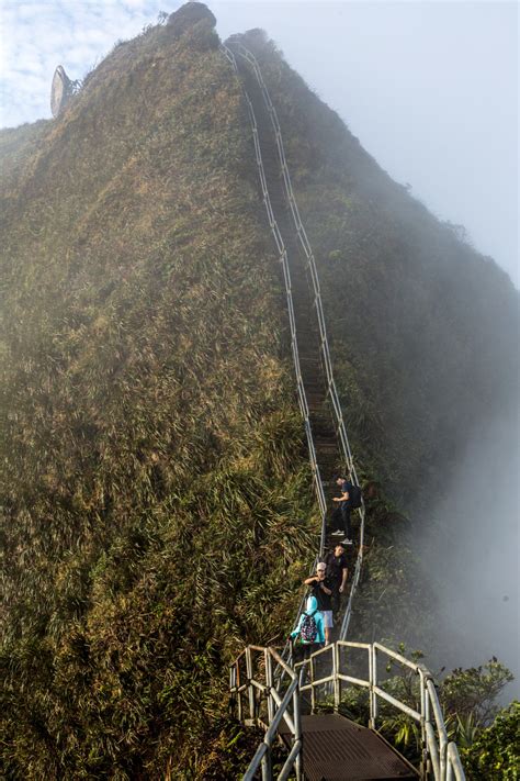 Stairway to Heaven Hawaii - Haiku Stairs Hike - A Global Stroll