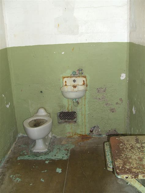 File:Alcatraz prison cell.jpg