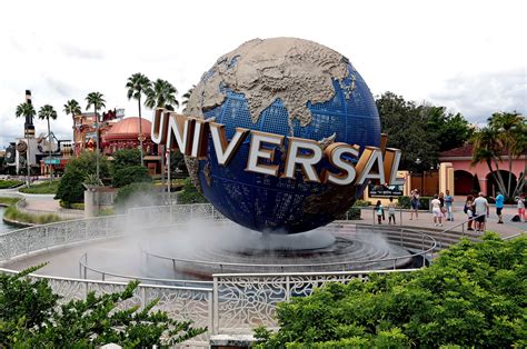 Universal Studios’ Hollywood And Orlando Theme Parks Extend Closures