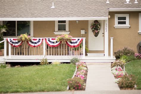 Domestic Fashionista: Flag Bunting Porch