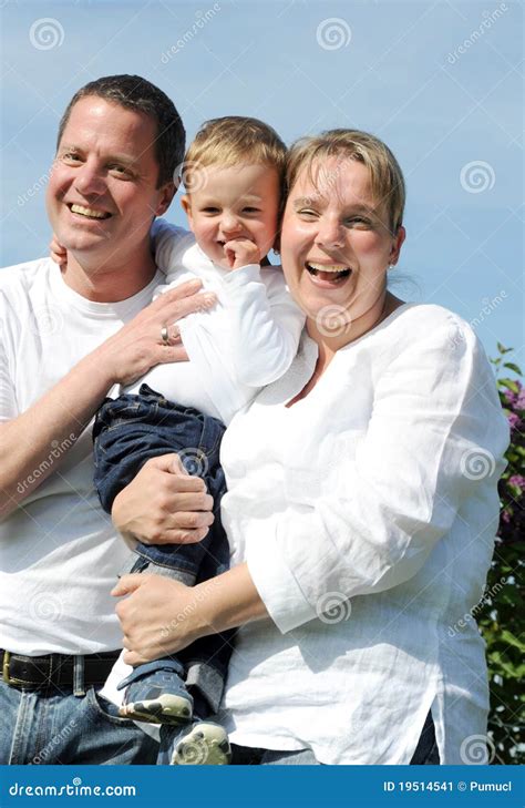 Happy smiling family stock image. Image of portrait, outdoors - 19514541