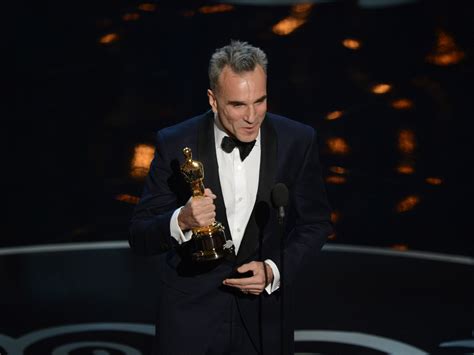 Daniel Day-Lewis makes Oscars history with best-actor win - CBS News