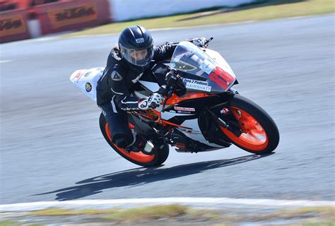 BoyRaket.com: Motorcycle Riders Get to Experience Racing