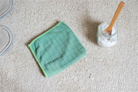 How to Clean and Deodorize Carpet With Baking Soda